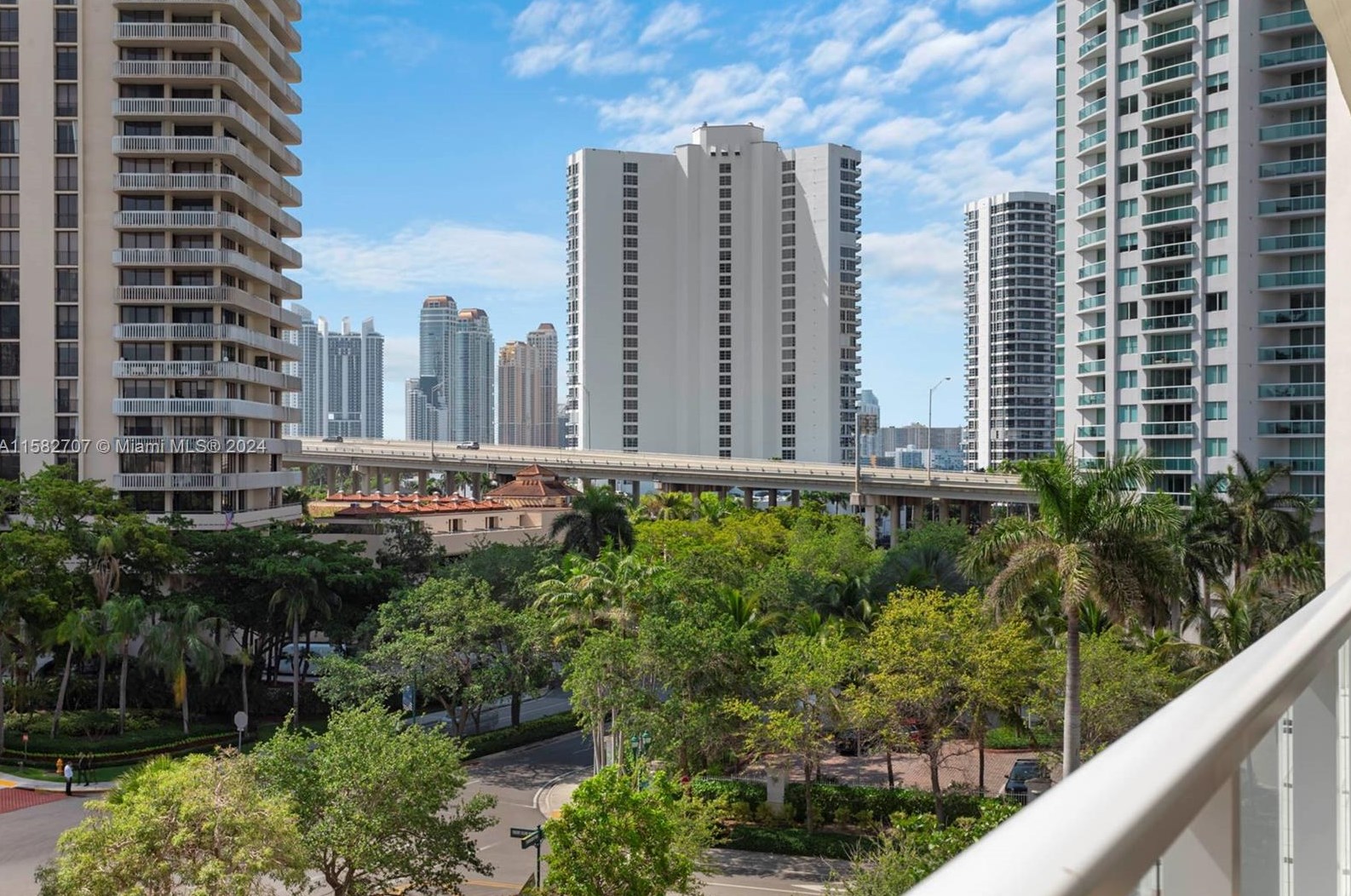 19500 Turnberry Way, Miami FL 33180-2509 exterior