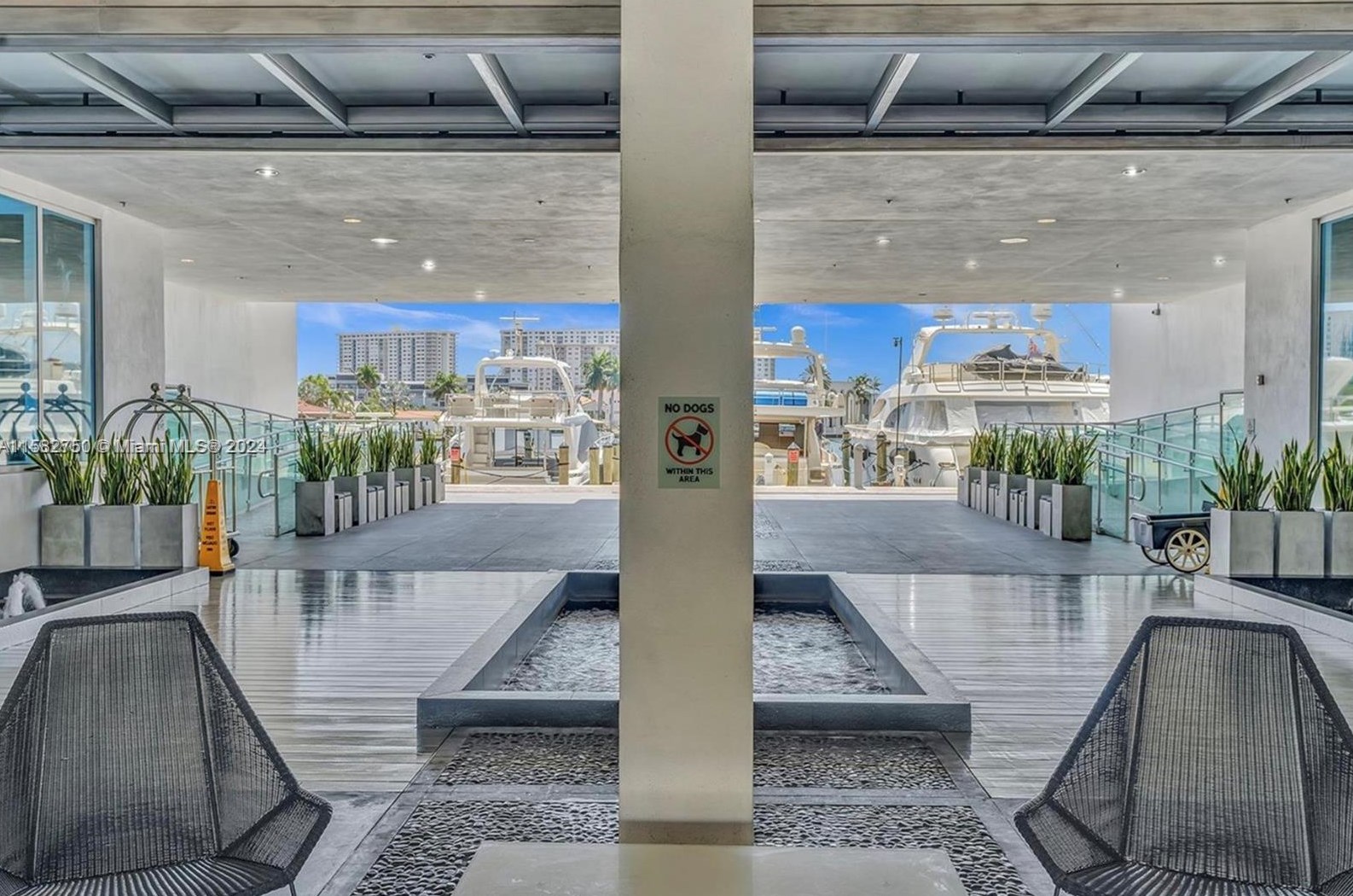 400 Sunny Isles Blvd, Miami FL 33160-4212 exterior