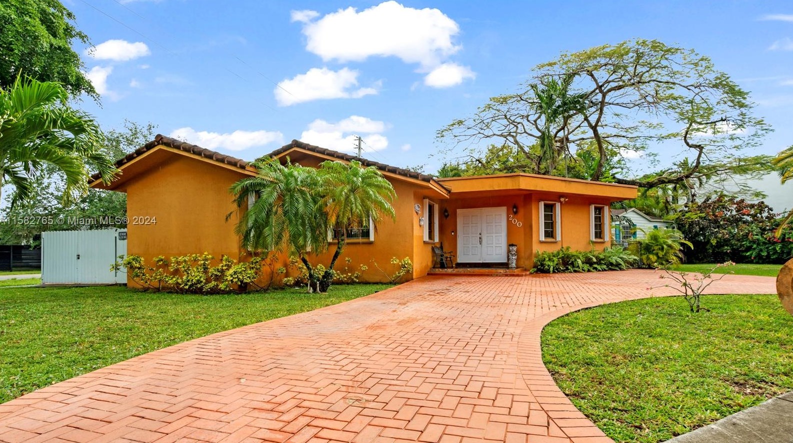 200 Melrose Dr, Miami, FL 33166-5032