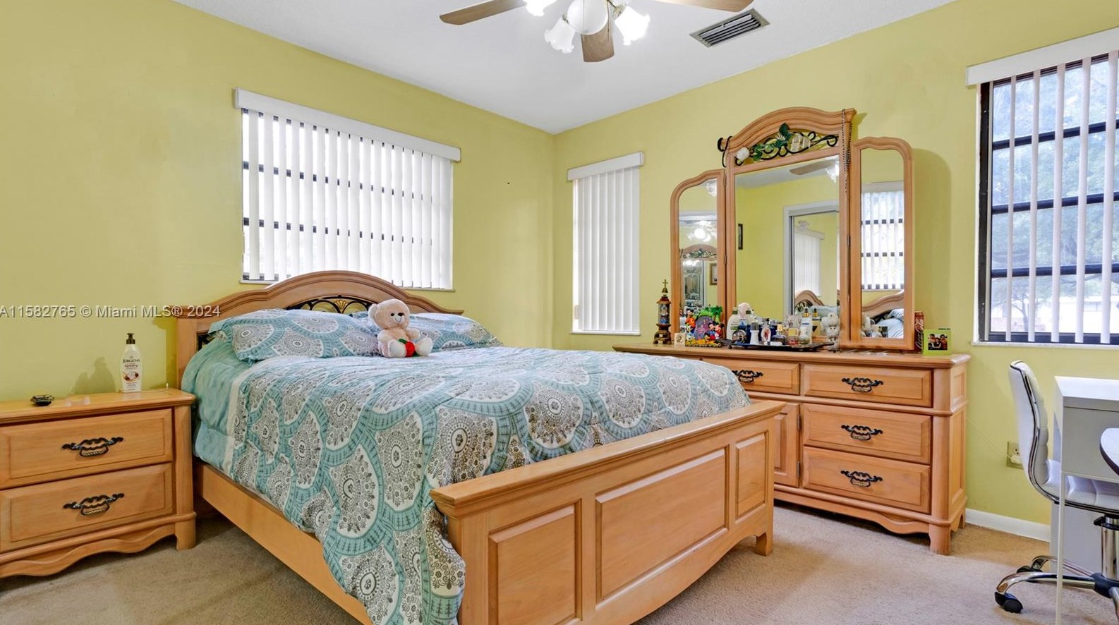 200 Melrose Dr, Miami FL 33166-5034 exterior