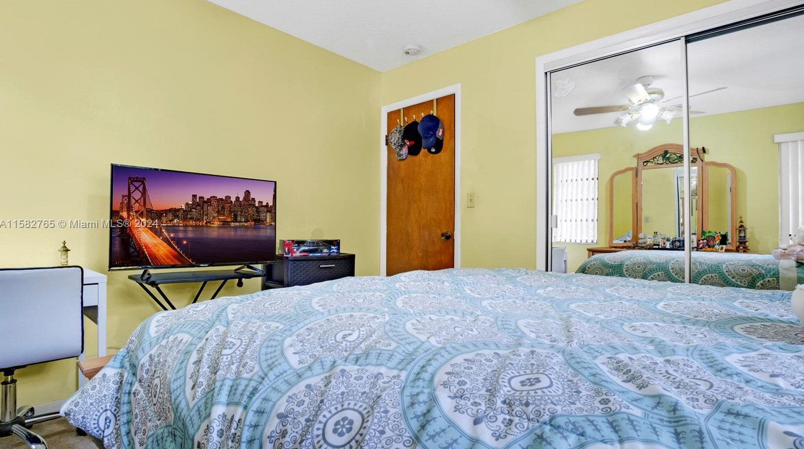 200 Melrose Dr, Miami FL 33166-5034 exterior