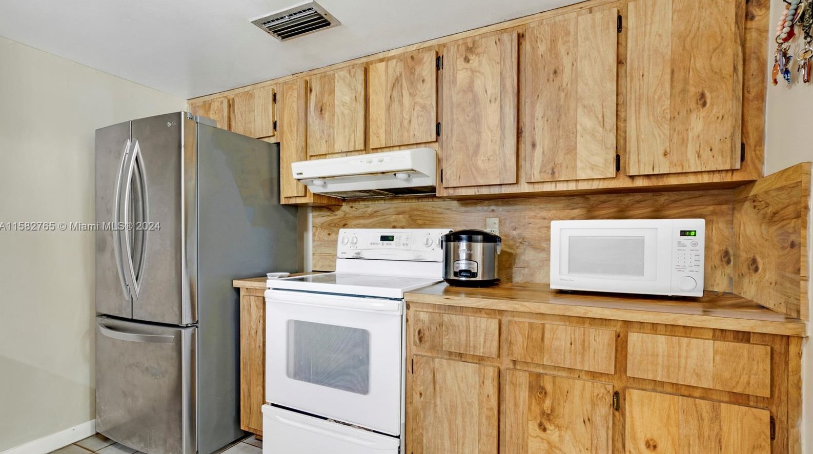 200 Melrose Dr, Miami FL 33166-5034 exterior