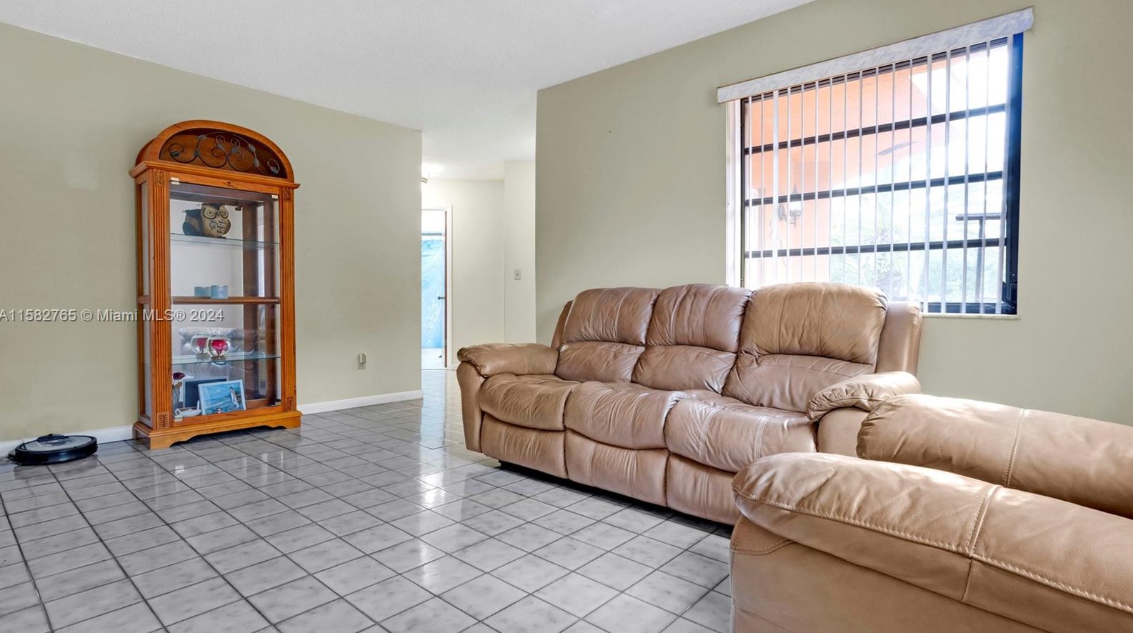 200 Melrose Dr, Miami FL 33166-5034 exterior