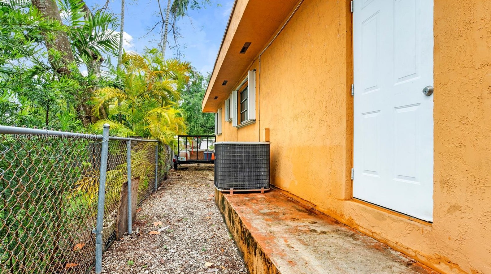 200 Melrose Dr, Miami FL 33166-5034 exterior