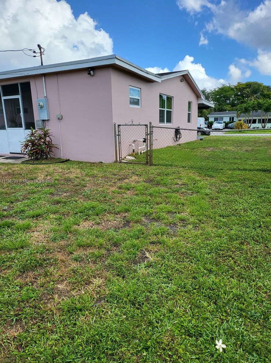 6931 4 St, Hollywood FL 33024-6212 exterior