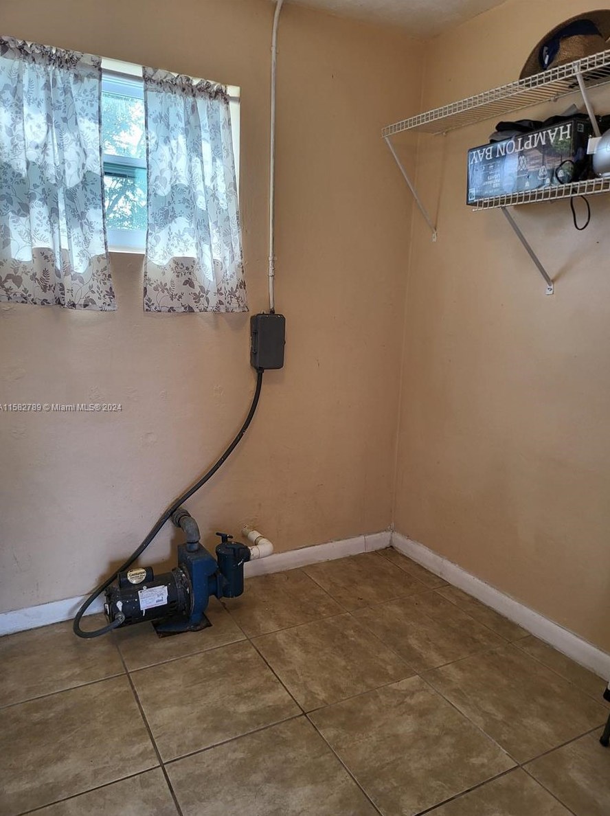 6931 4 St, Hollywood FL 33024-6212 exterior