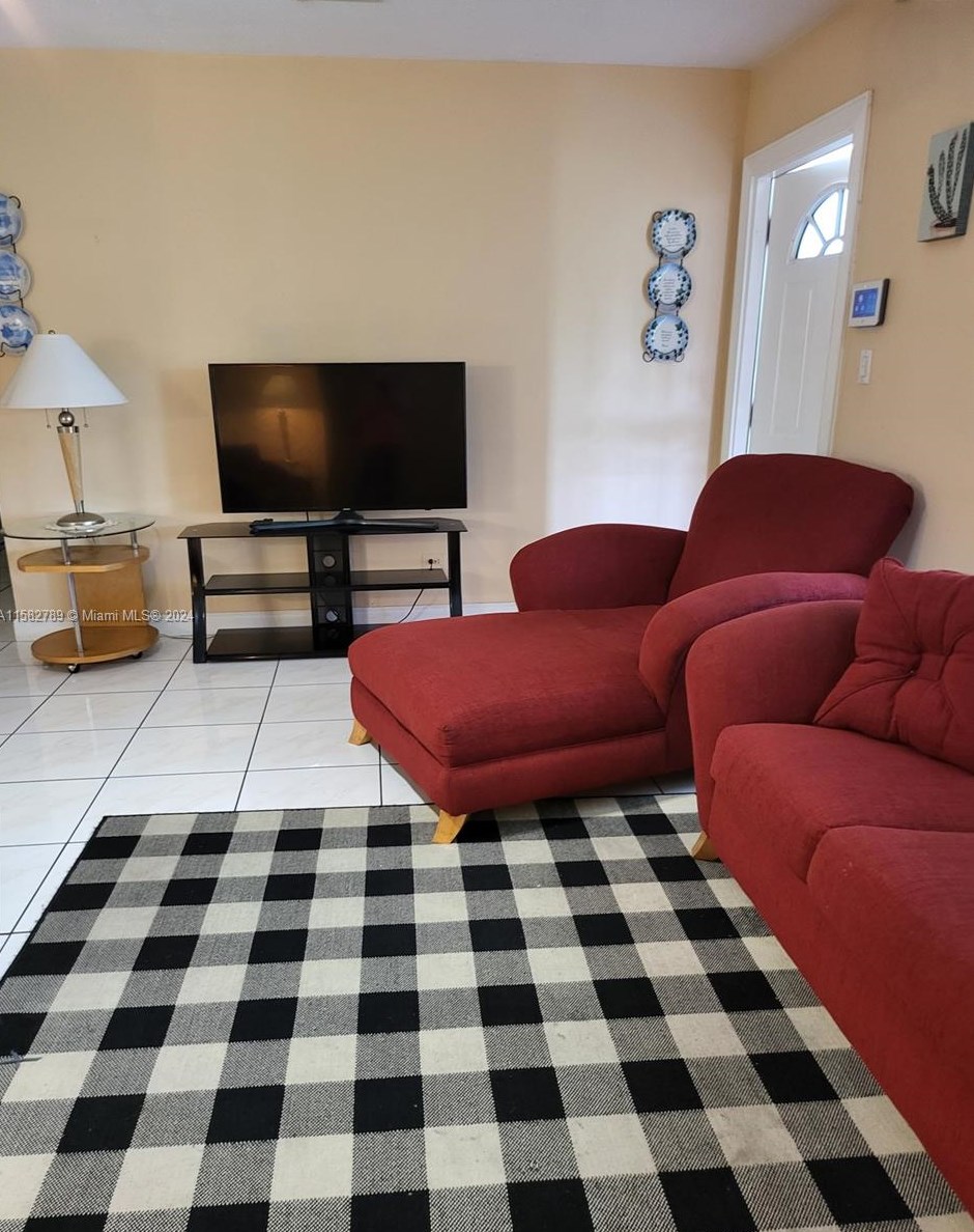 6931 4 St, Hollywood FL 33024-6212 exterior