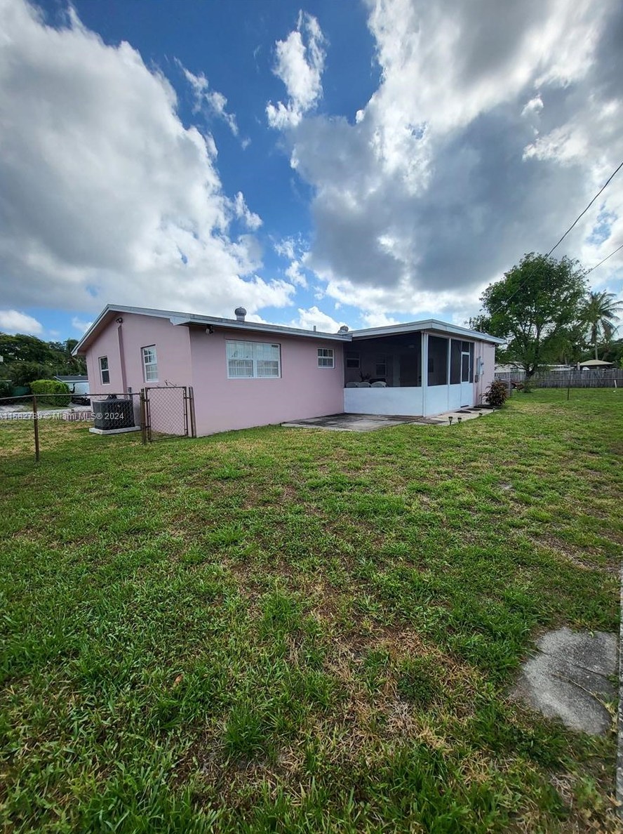 6931 4 St, Hollywood FL 33024-6212 exterior