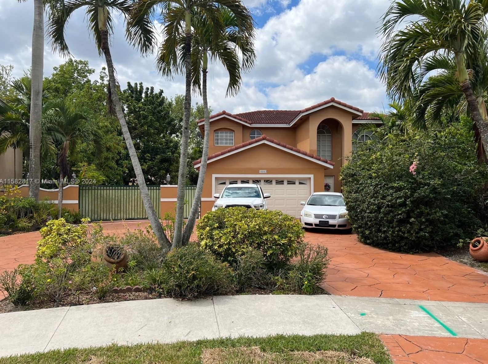 15852 79th Ter, Miami, FL 33193-2959