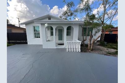 1015 NW 59th St - Photo 1