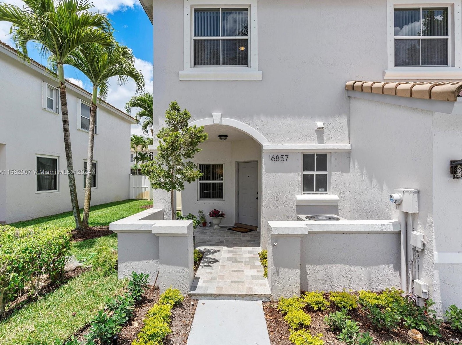 16857 1st Pl, Hollywood, FL 33027-1095