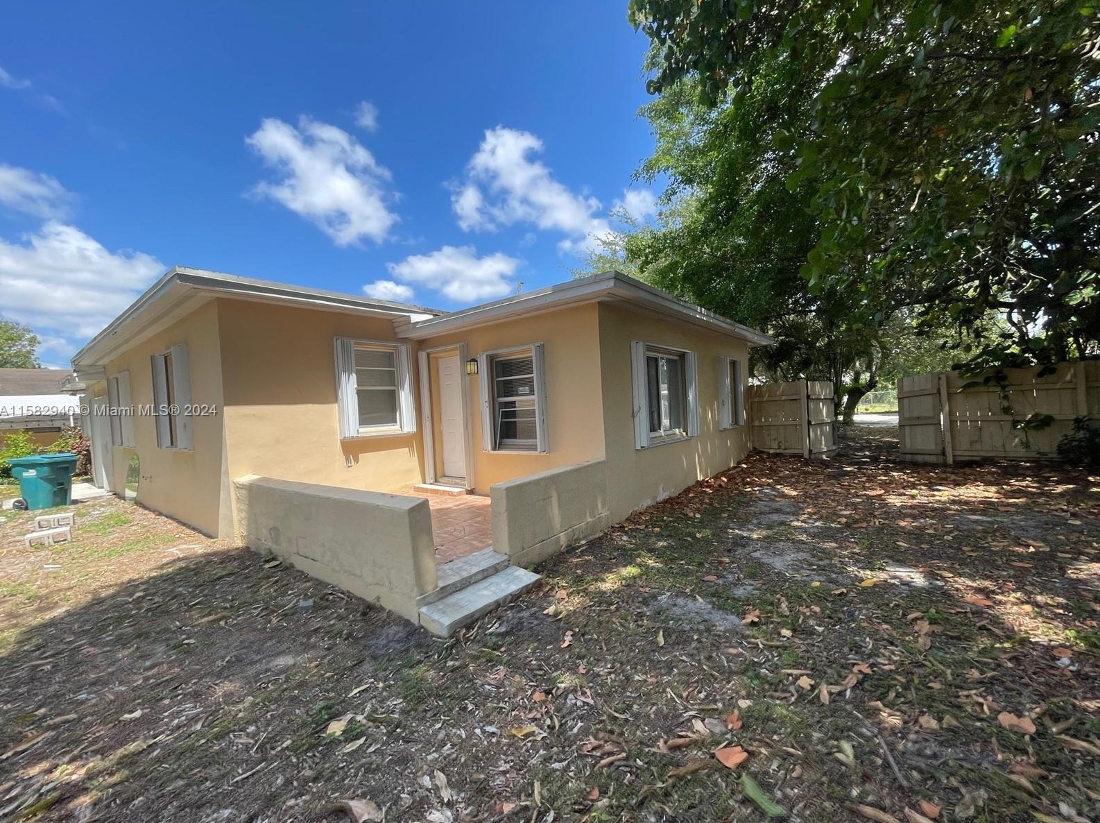 2476 101st St, Miami, FL 33147-1735