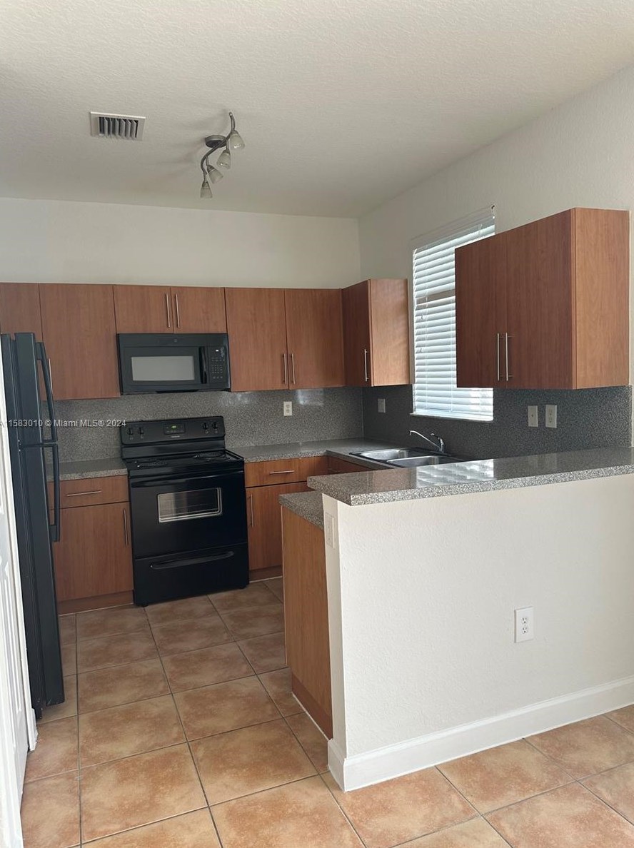 2574 13th Ct, Homestead, FL 33035-2115