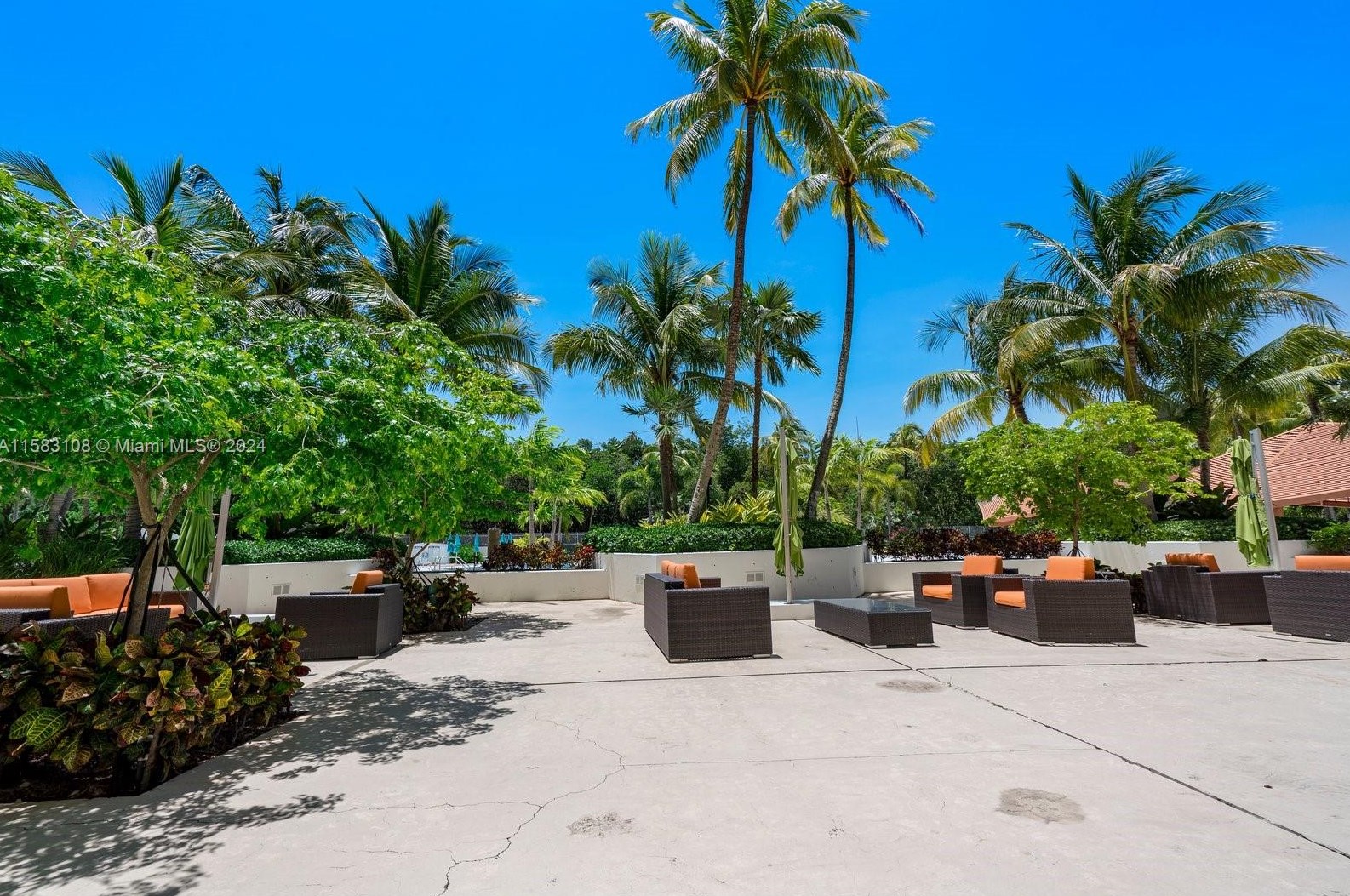 100 Bayview Dr, Miami FL  33160-4772 exterior