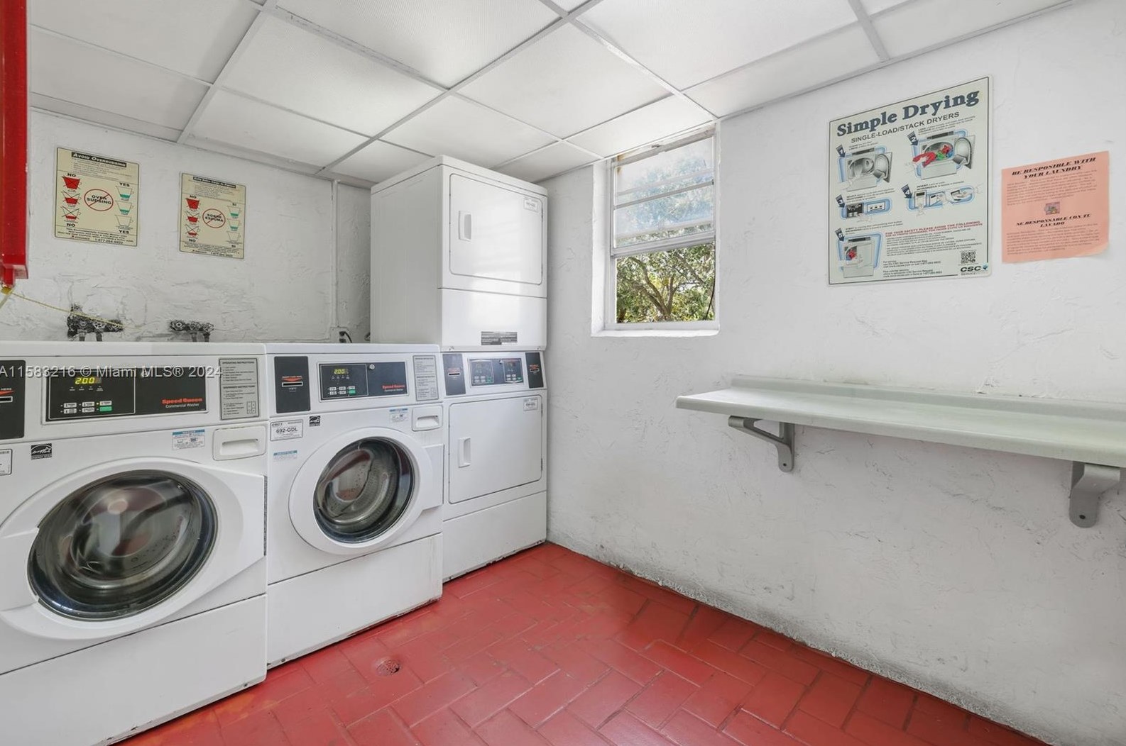 6886 Kendall Dr, Miami FL 33156-1572 exterior