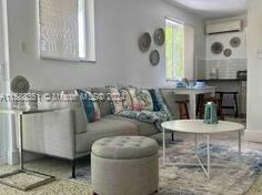 1736 3rd St, Miami, FL 33135-2004
