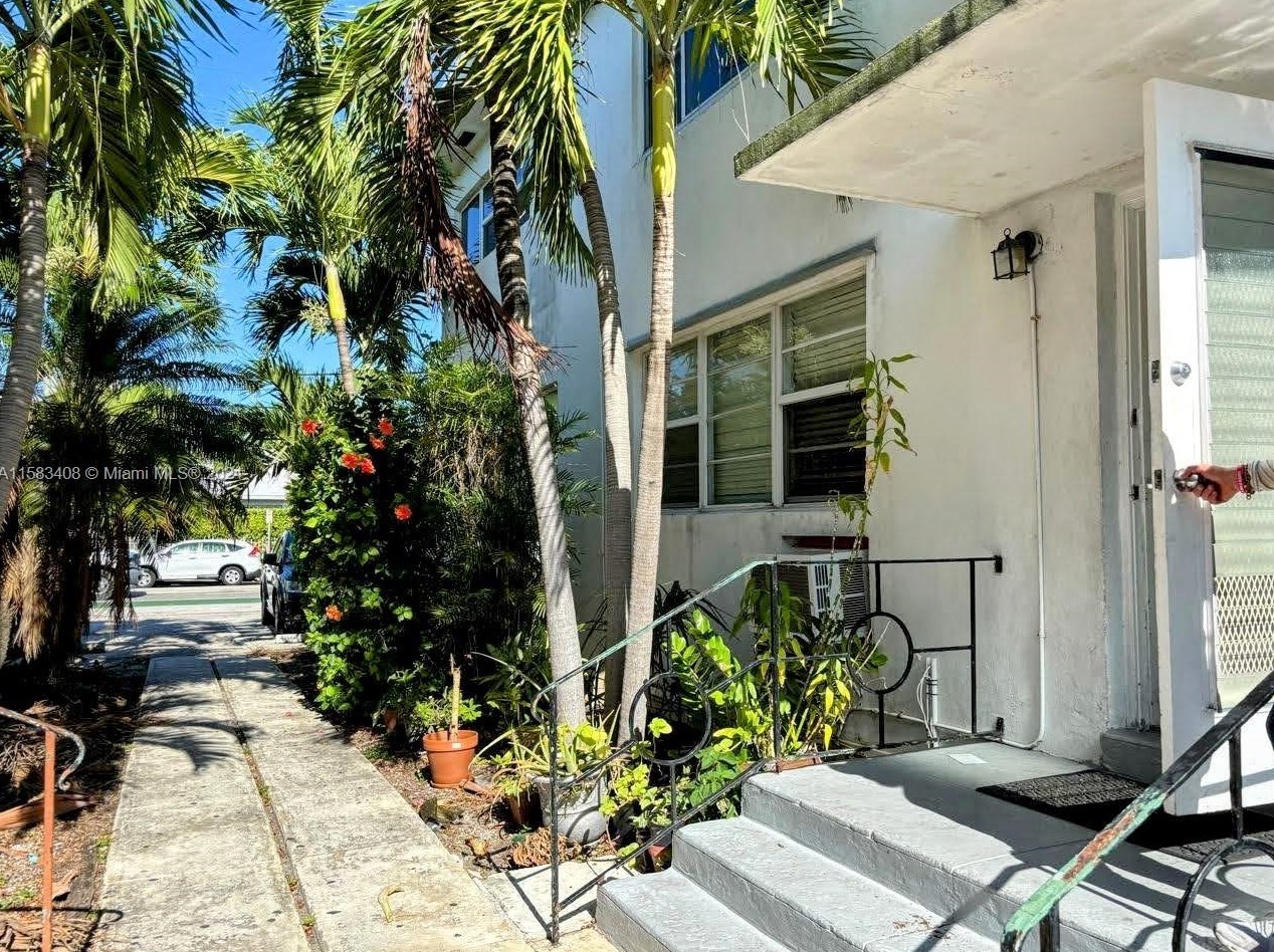 7510 Dickens Ave, Miami, FL 33141-2212