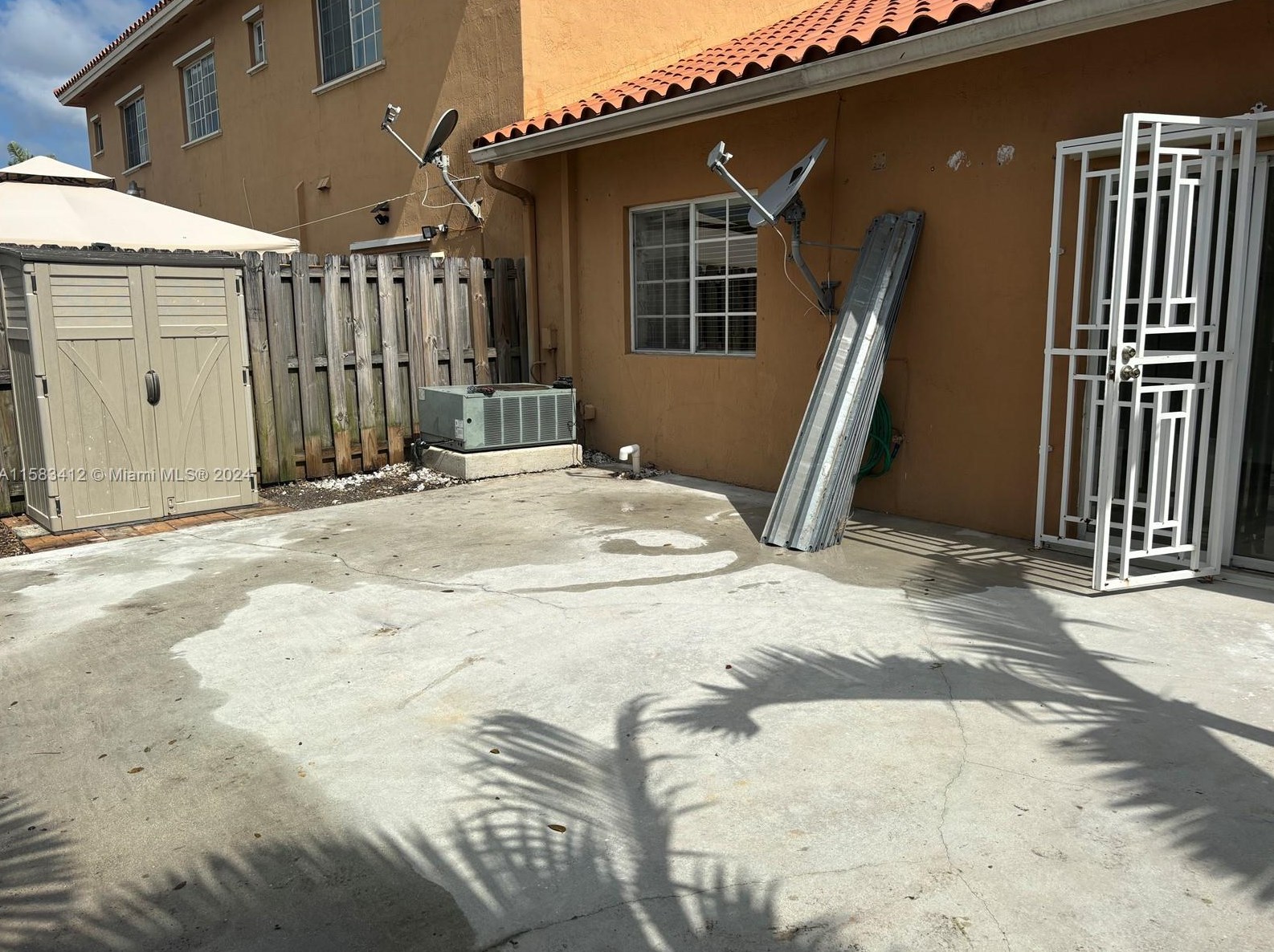 10906 181st Ter, Miami FL 33157-9002 exterior