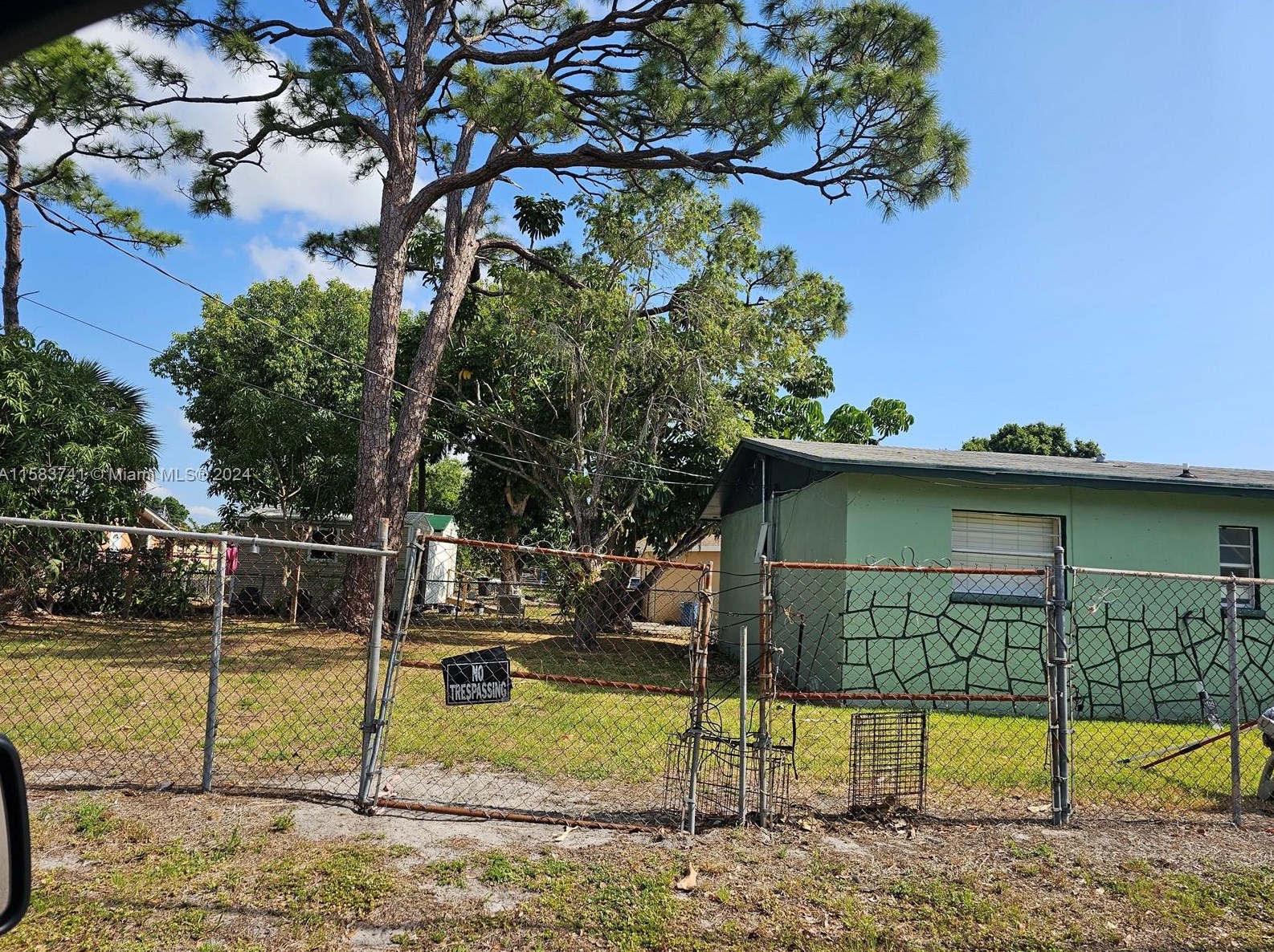1201 24th St, Fort Pierce, FL 34950-5749