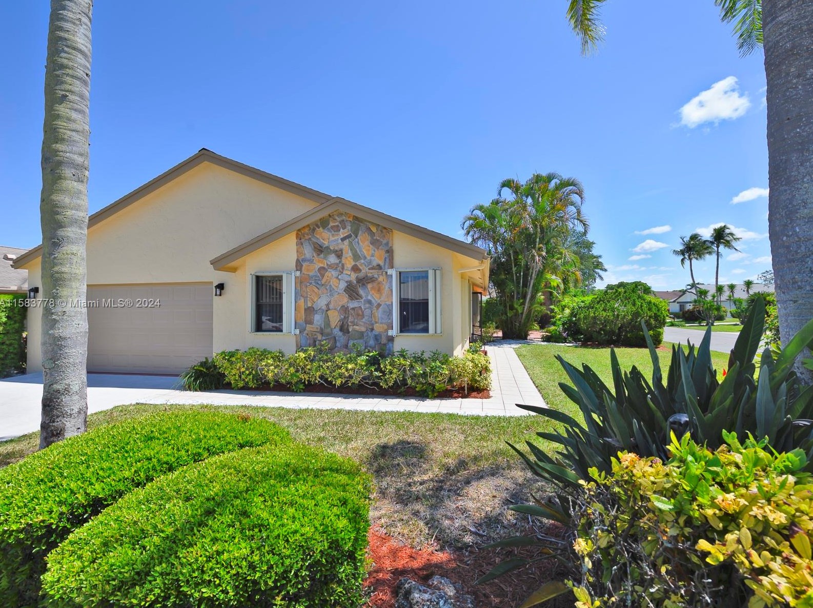 2622 13th St, Delray Beach FL  33445-1327 exterior