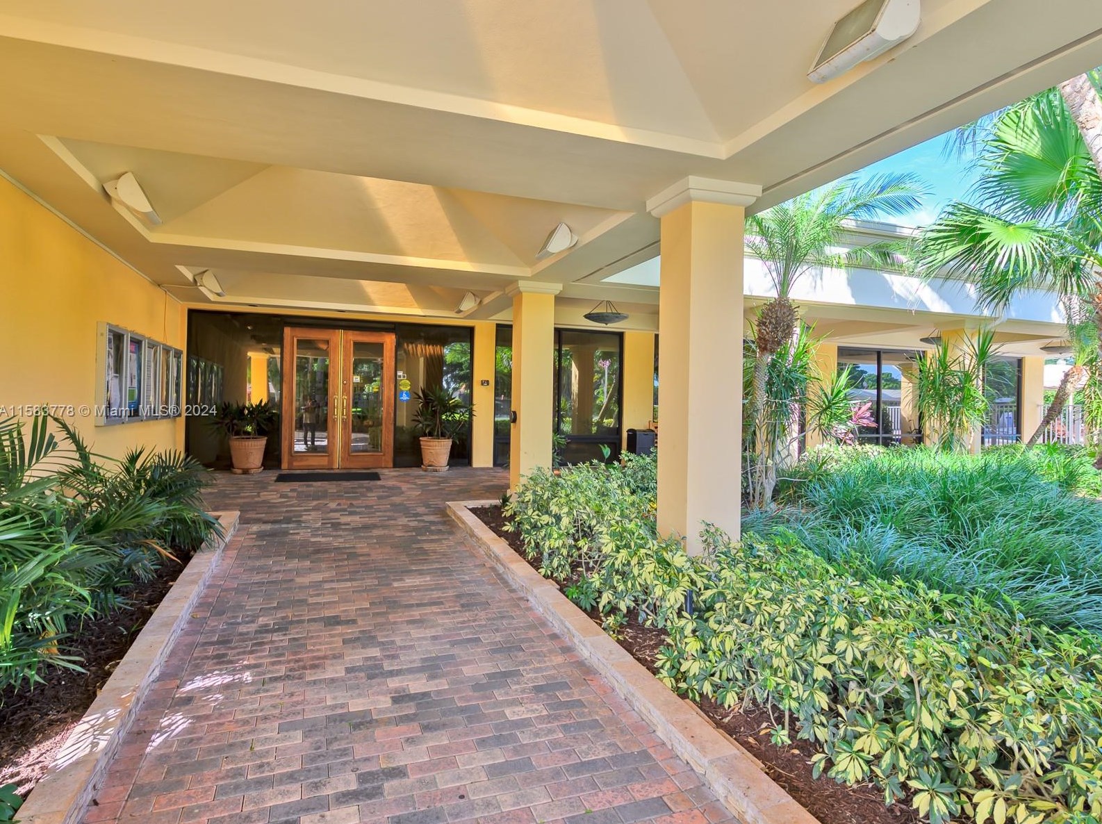 2622 13th St, Delray Beach FL  33445-1327 exterior
