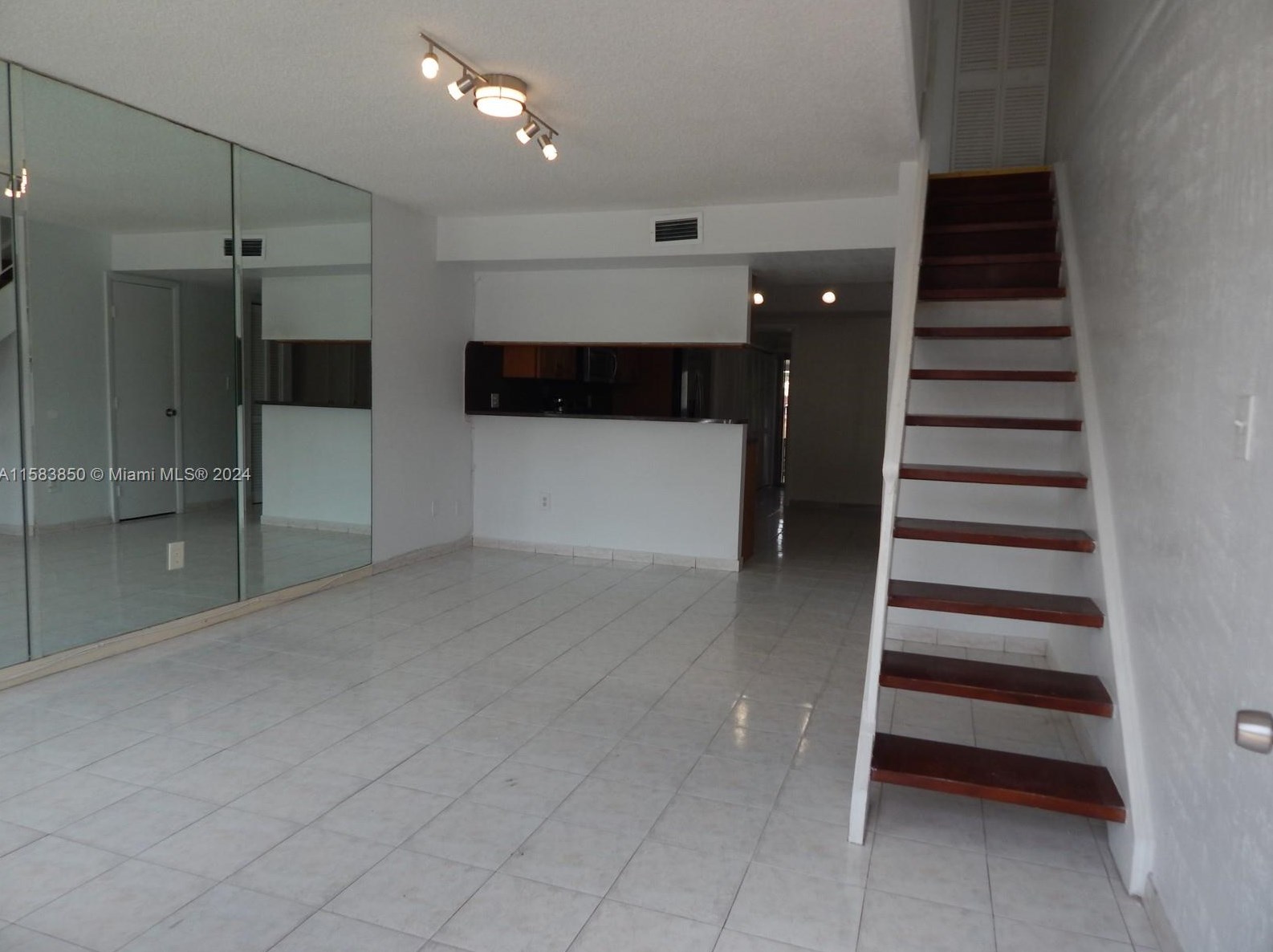 3995 W 9th Ct #28, Hialeah, FL 33012