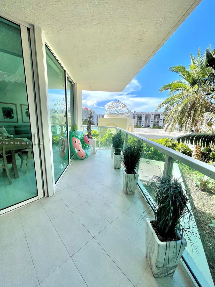 250 Sunny Isles Blvd, Miami FL 33160-4661 exterior