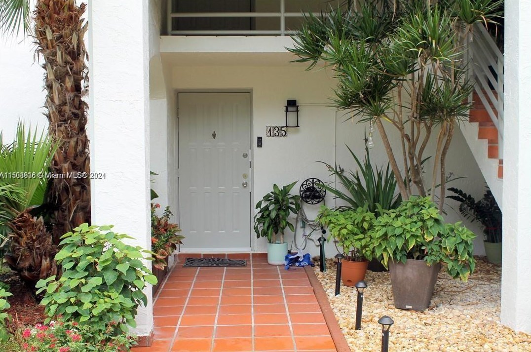 3558 Magellan Cir, Miami, FL 33180-3702