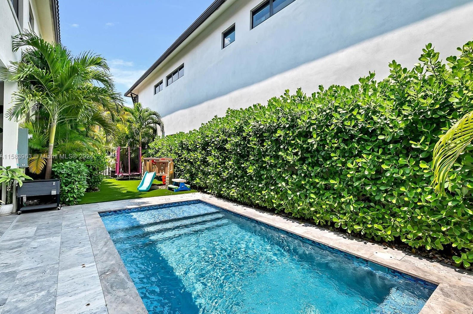 8175 48 Ter, Miami FL 33165-6120 exterior