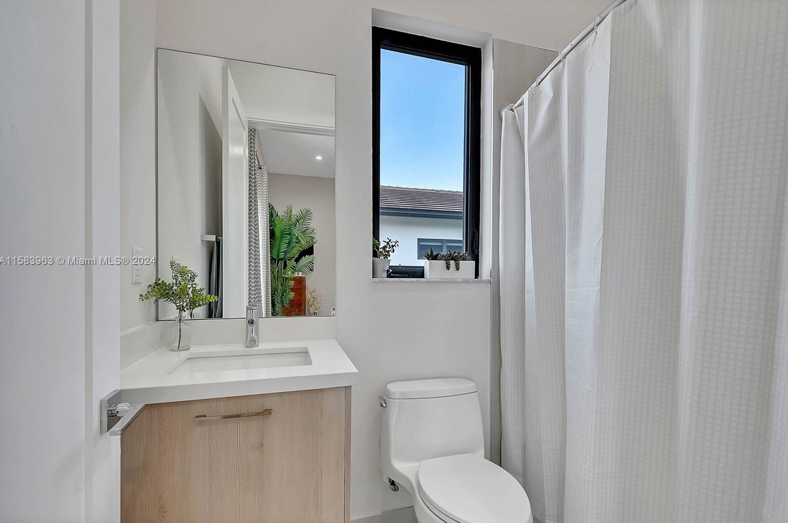 8175 48 Ter, Miami FL 33165-6120 exterior