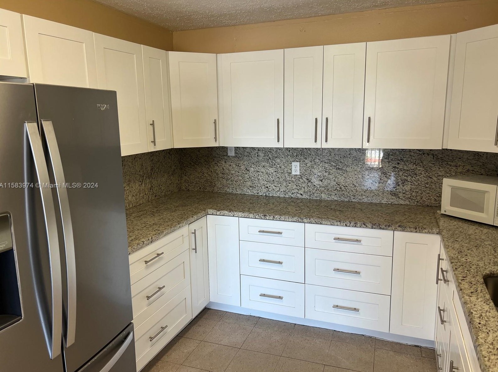 6950 W 6th Ave #524, Hialeah, FL 33014