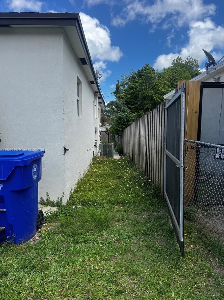 2773 34th Ct, Miami, FL 33133-2719