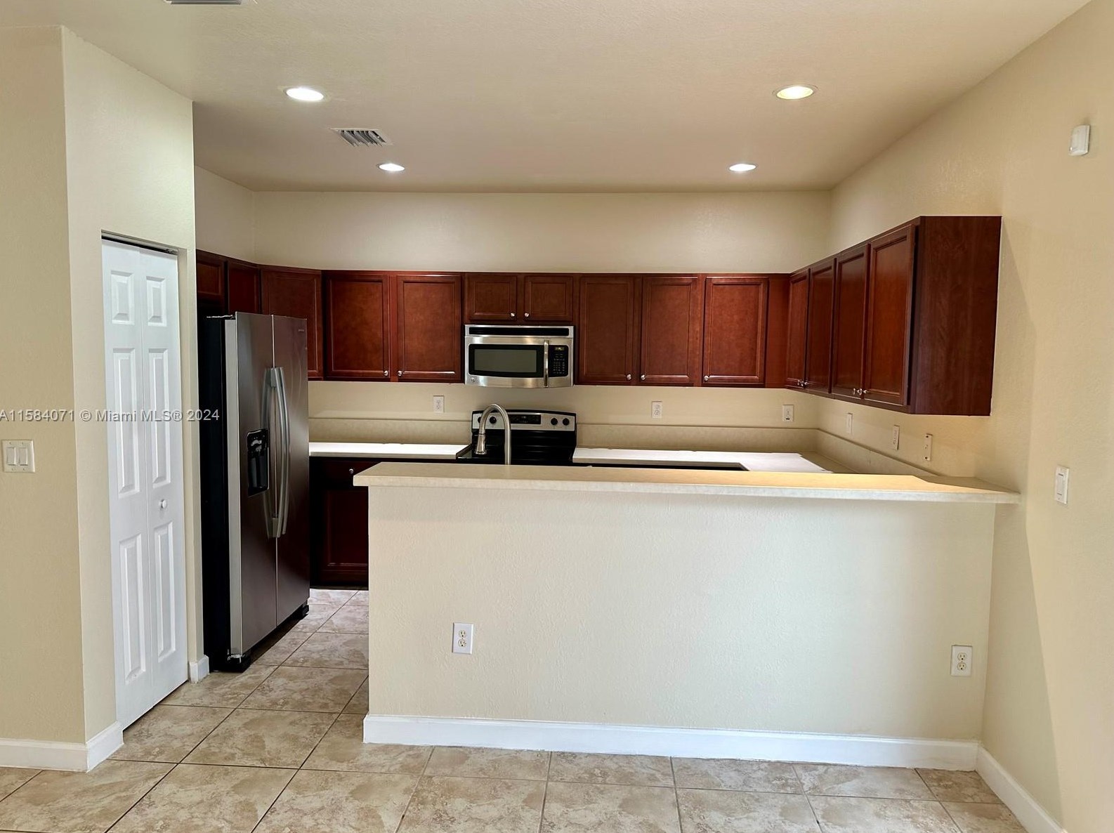 8933 W 35th Ct, Hialeah, FL 33018