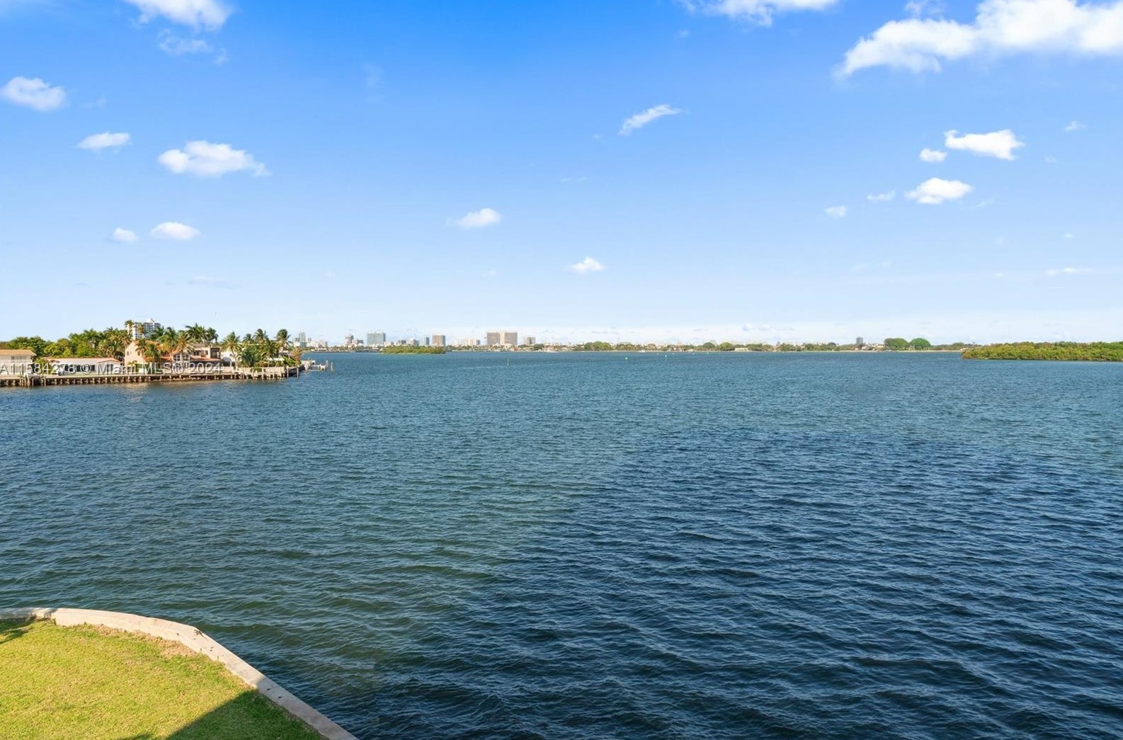 11111 Biscayne Blvd, Miami FL 33181-3494 exterior