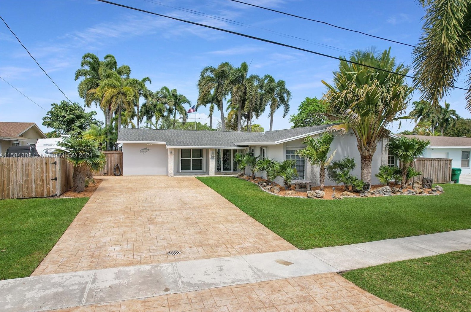 20320 Bel Aire Dr, Miami, FL 33189-1416