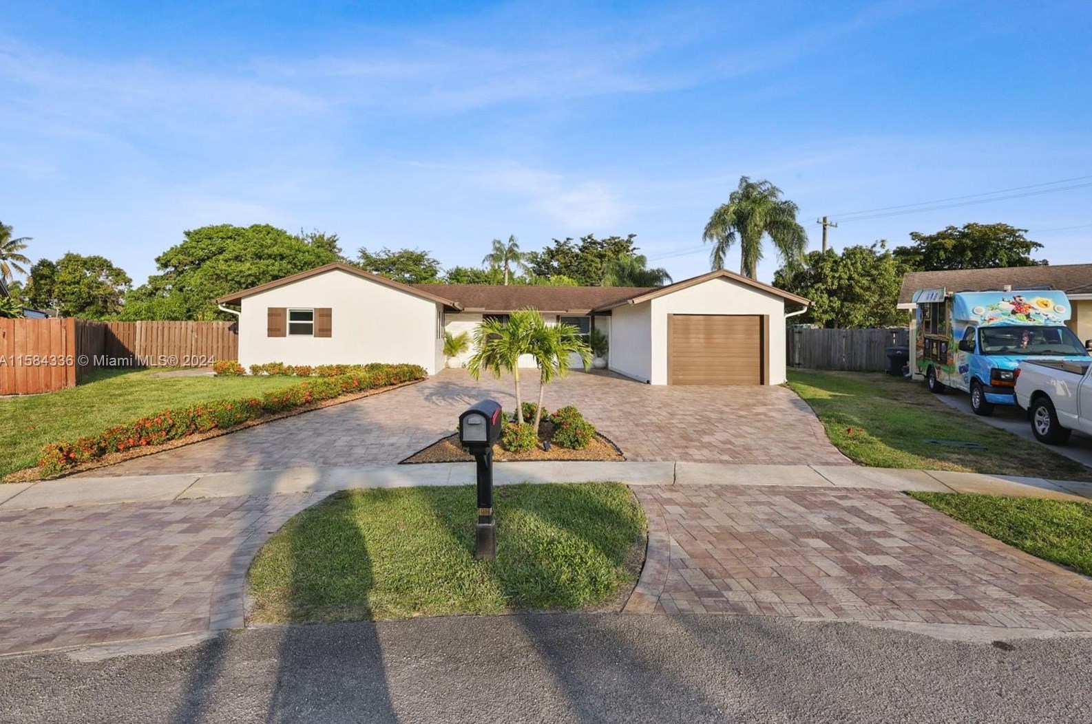 10300 Sleepy Brook Way, Boca Raton, FL 33428