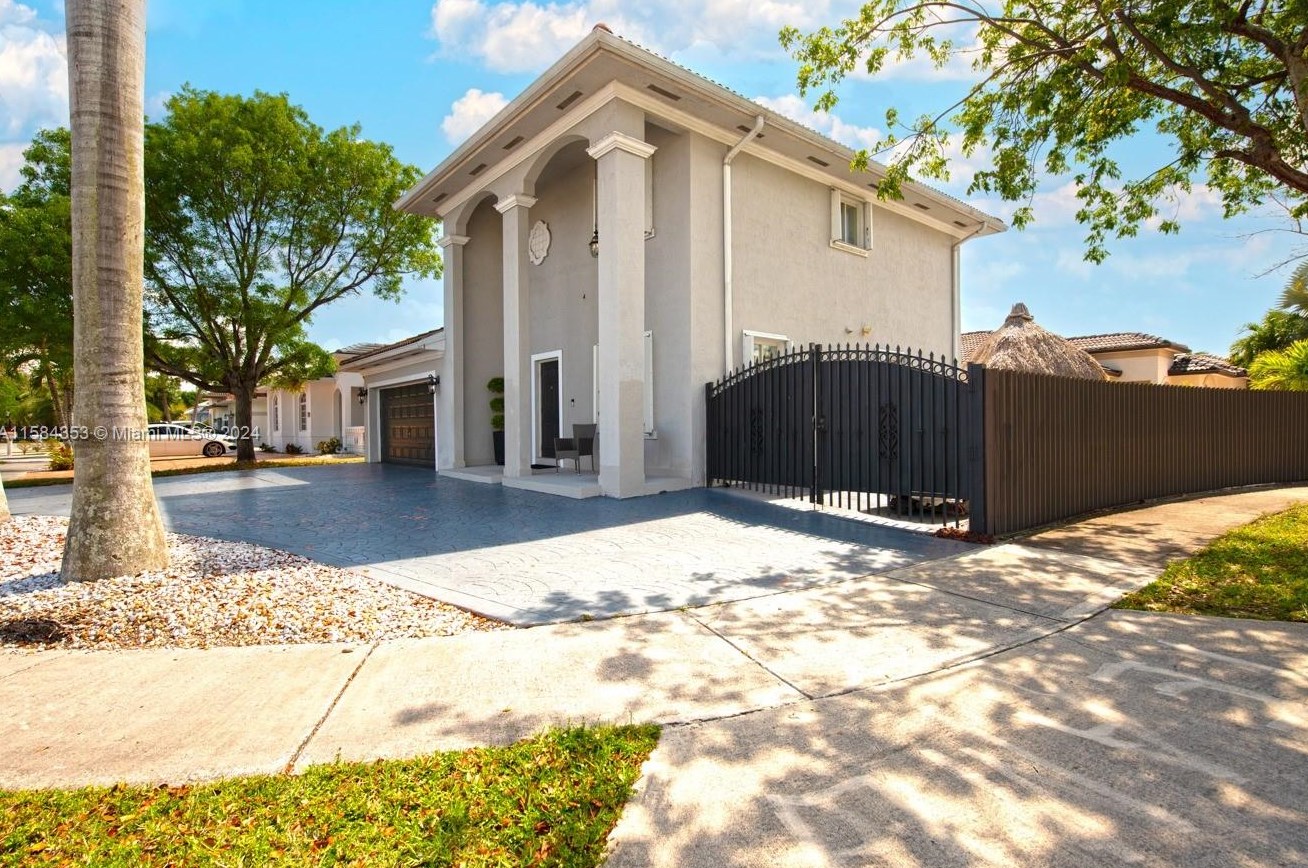 19820 Nw 77th Pl, Hialeah, FL 33015