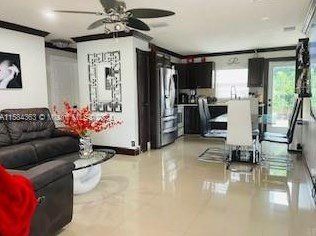 6870 Thomas St, Hollywood, FL 33024-3949