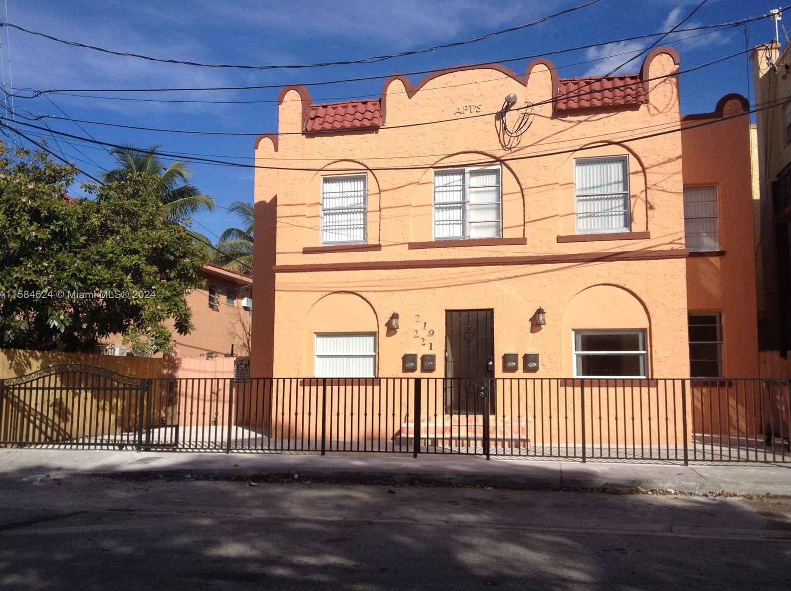 219 9th Ave, Miami FL 33130-1105 exterior