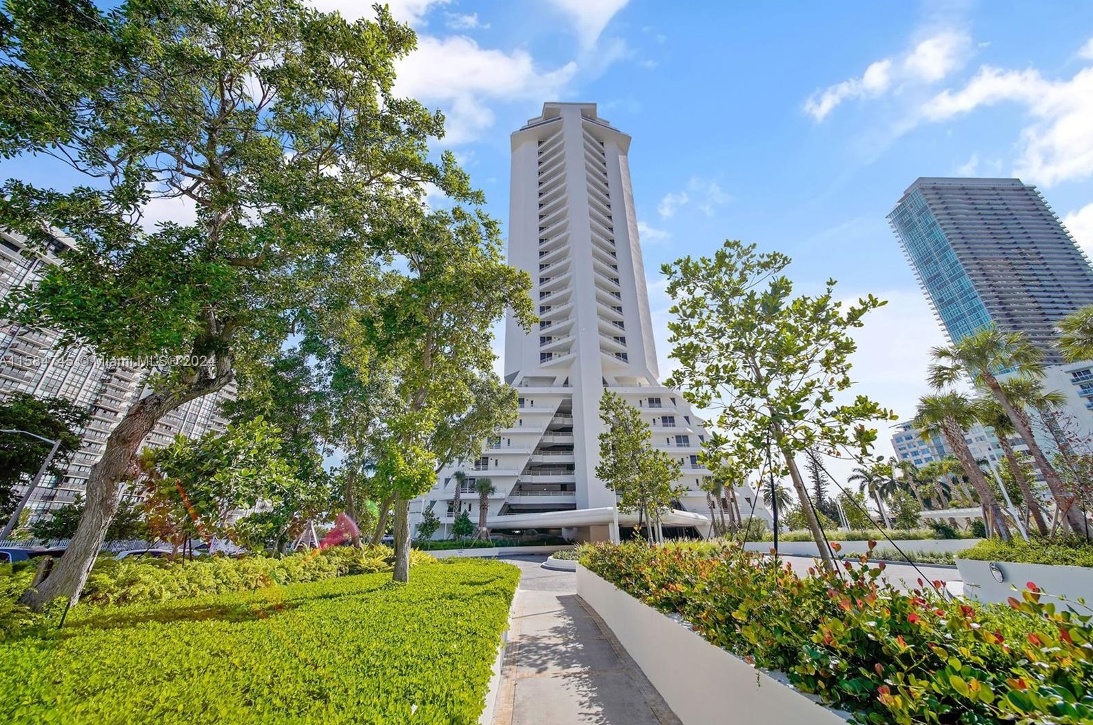 555 34th St, Miami FL 33137-4022 exterior