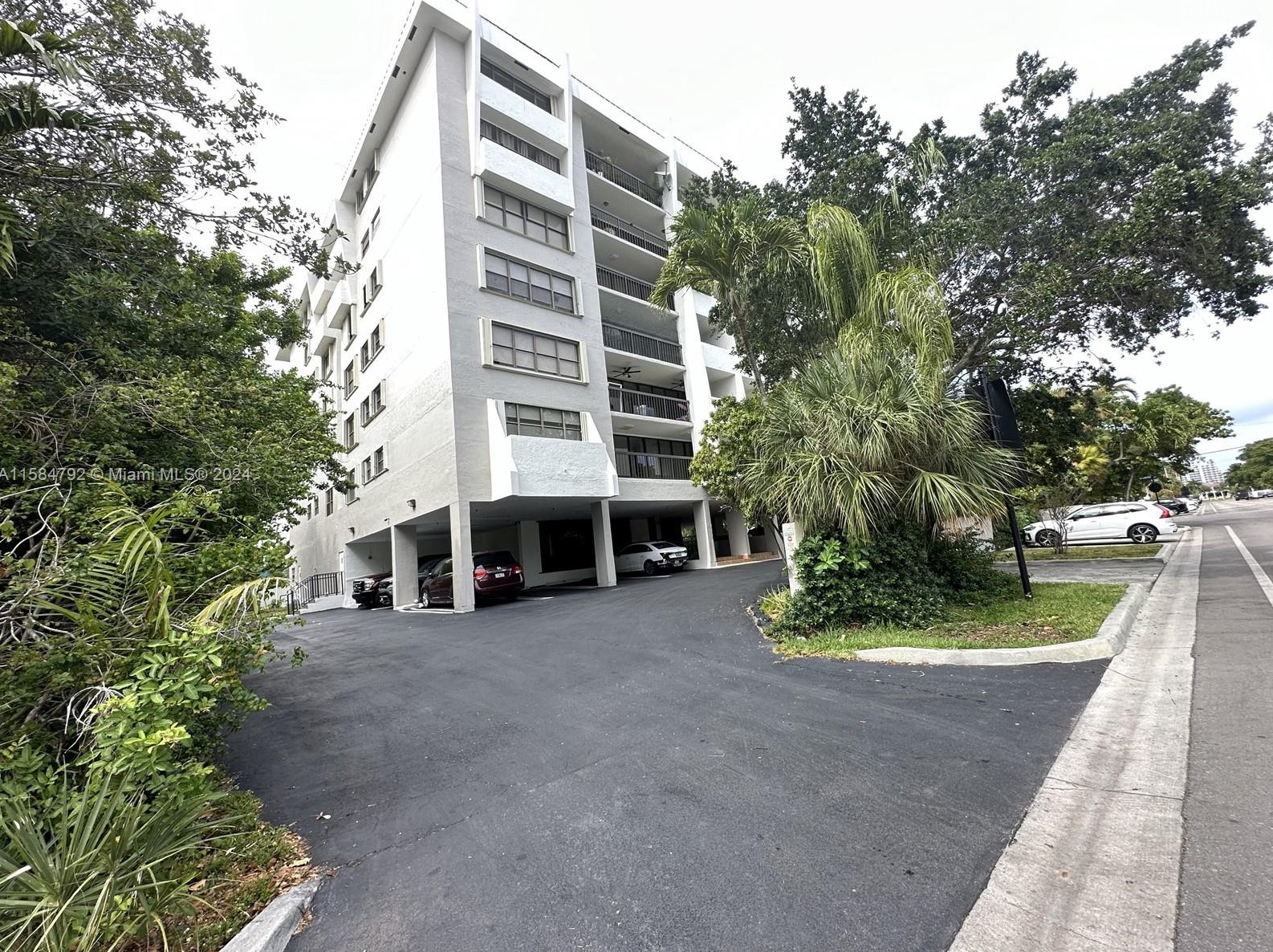 9300 Bay Harbor Ter, Miami, FL 33154-2313