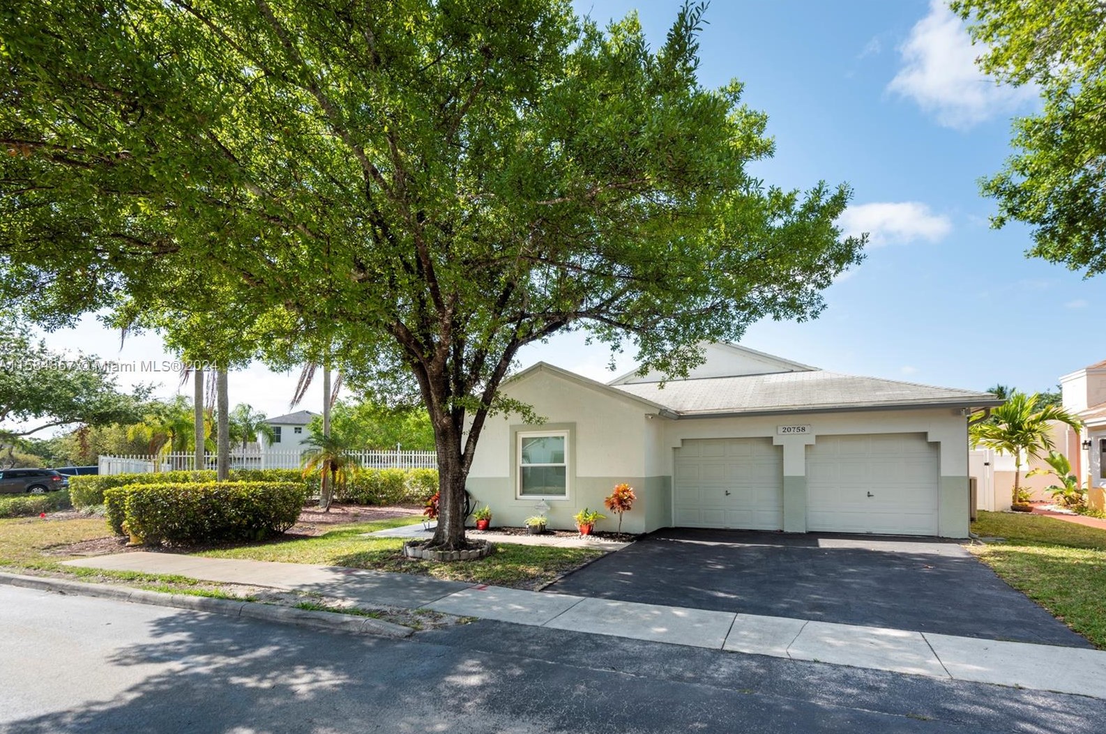 20758 3rd Ct, Hollywood, FL 33029-3520