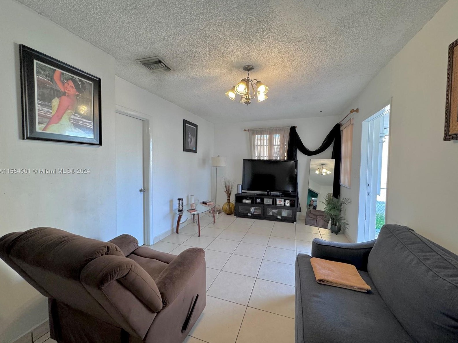 369 20th St, Hialeah, FL 33010-2730