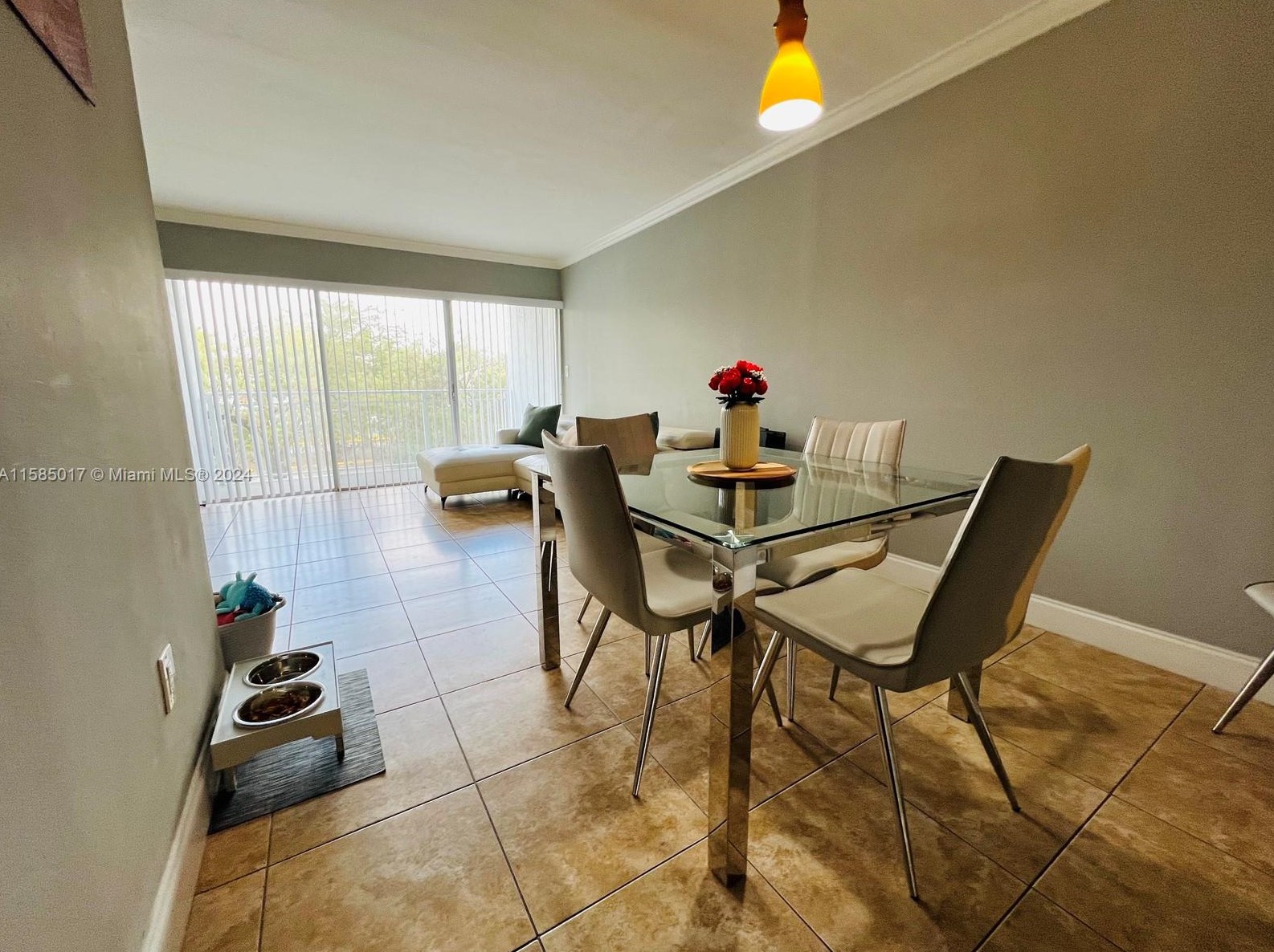 9371 Fontainebleau Blvd, Miami FL  33172-5687 exterior