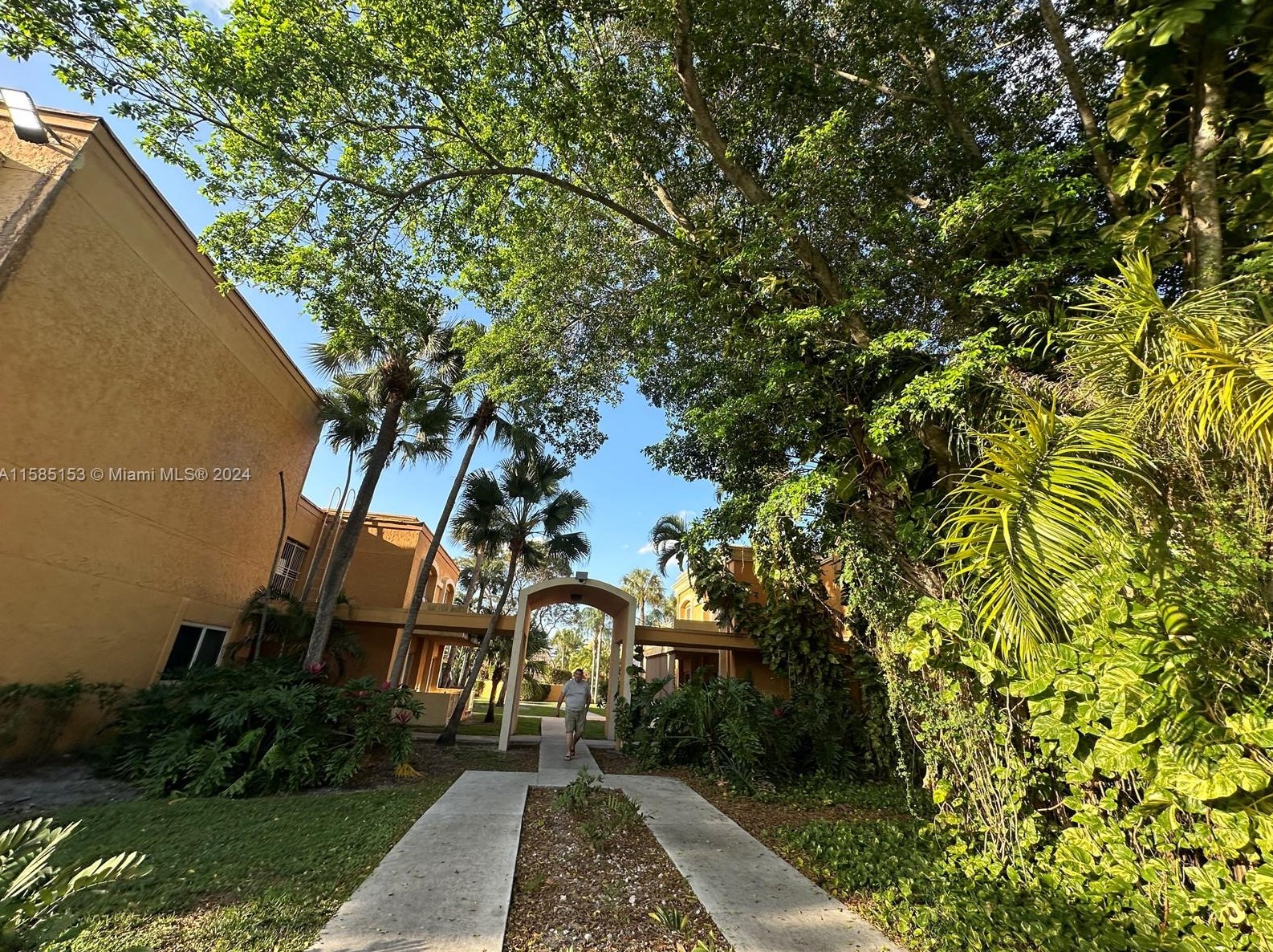 17911 Nw 68th Ave #m206, Hialeah, FL 33015