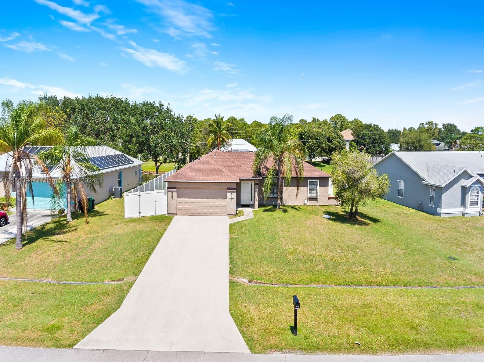 2340 Charleston Dr, Fort Pierce, FL 34952-7006