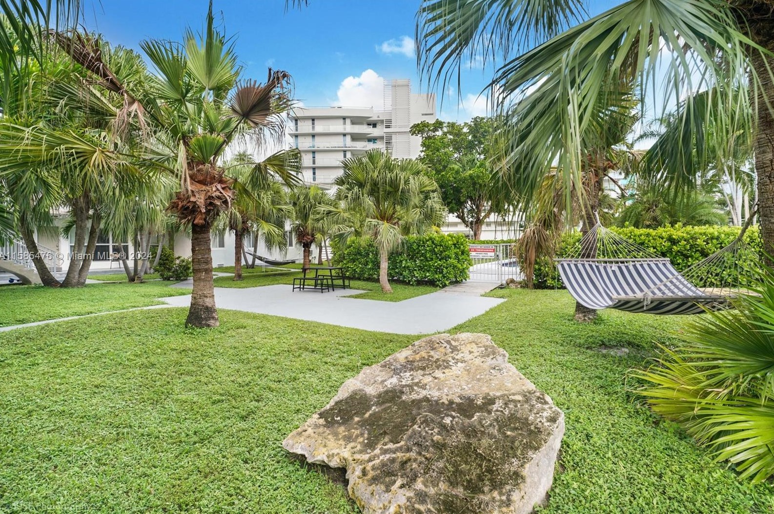 9850 Bay Harbor Dr, Miami, FL 33154-1713