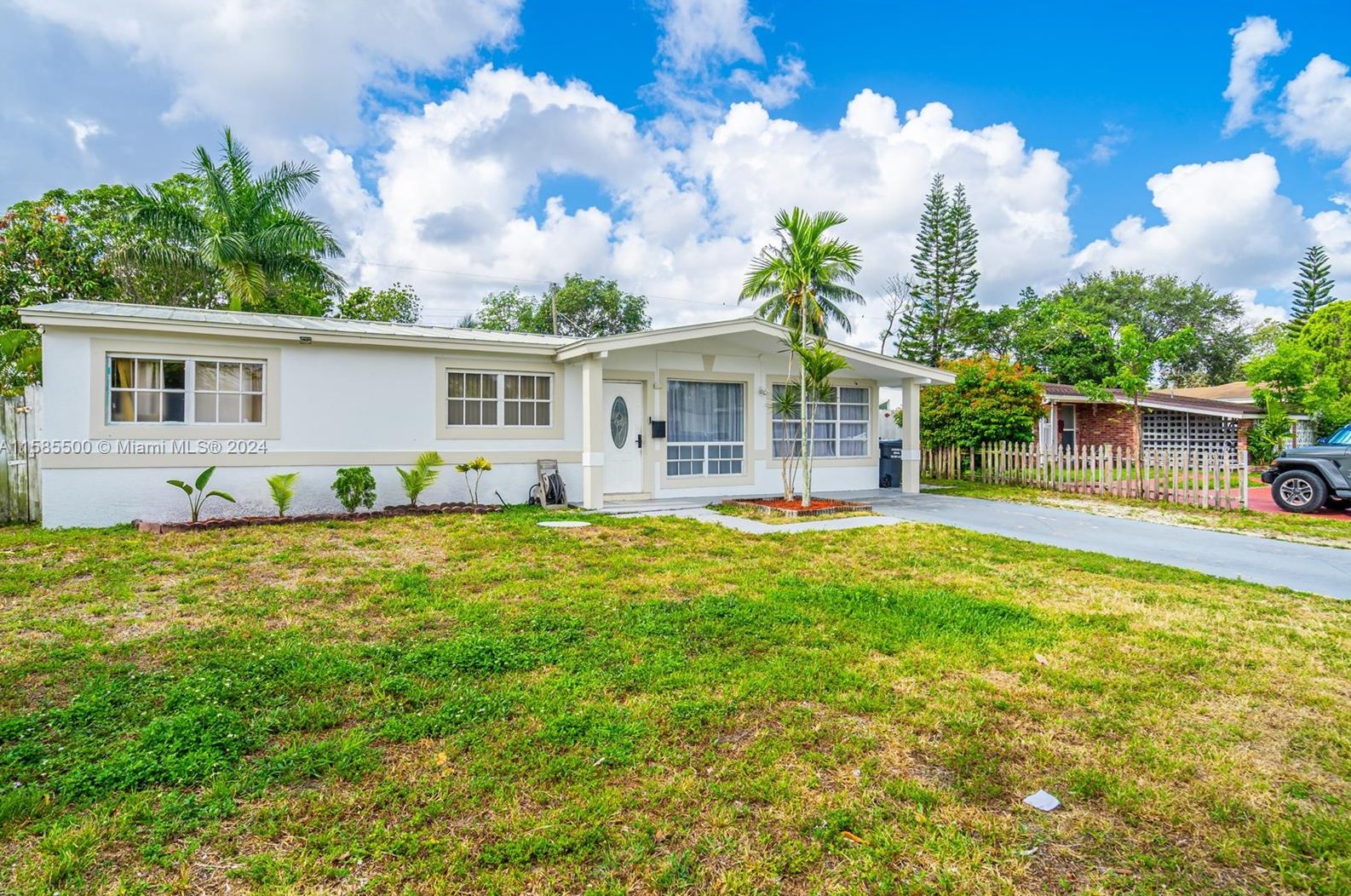 7140 Park St, Hollywood, FL 33024-3838