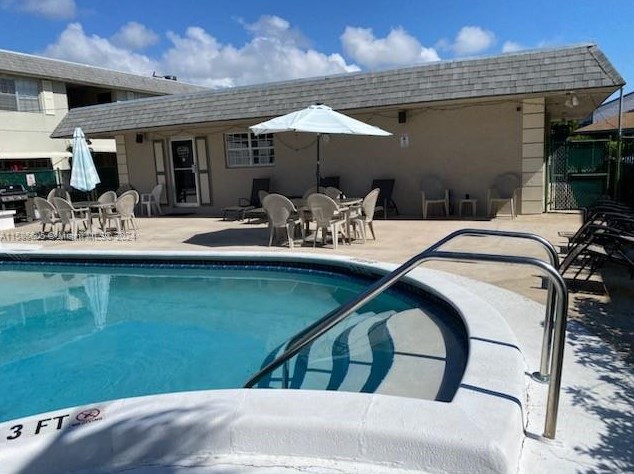 1520 Mckinley St #105e, Hollywood, FL 33020