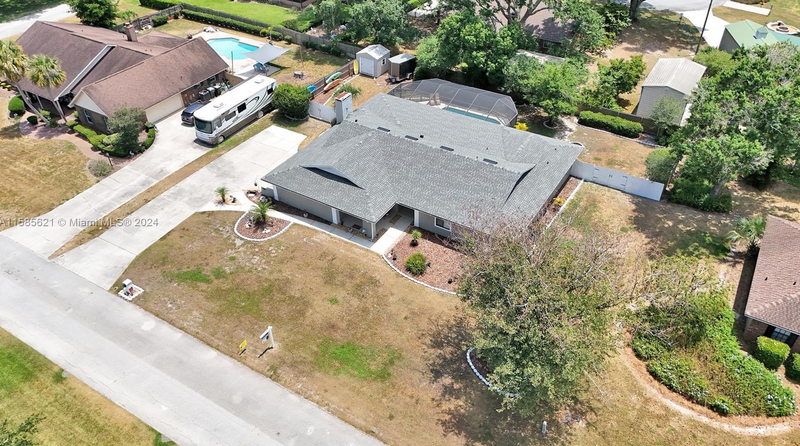 1811 Pinnacle Dr, Lakeland, FL 33813-3058